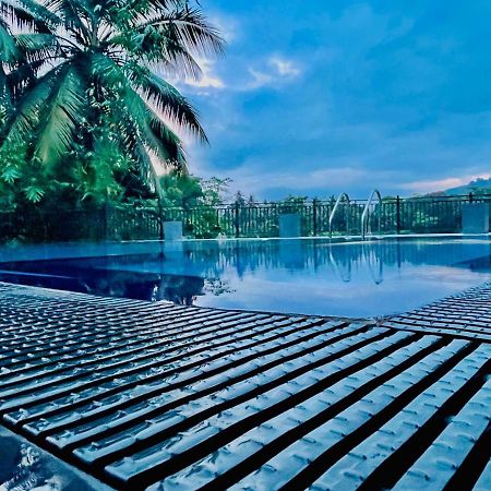 Hotel Travellers Halt Ratnapura Esterno foto