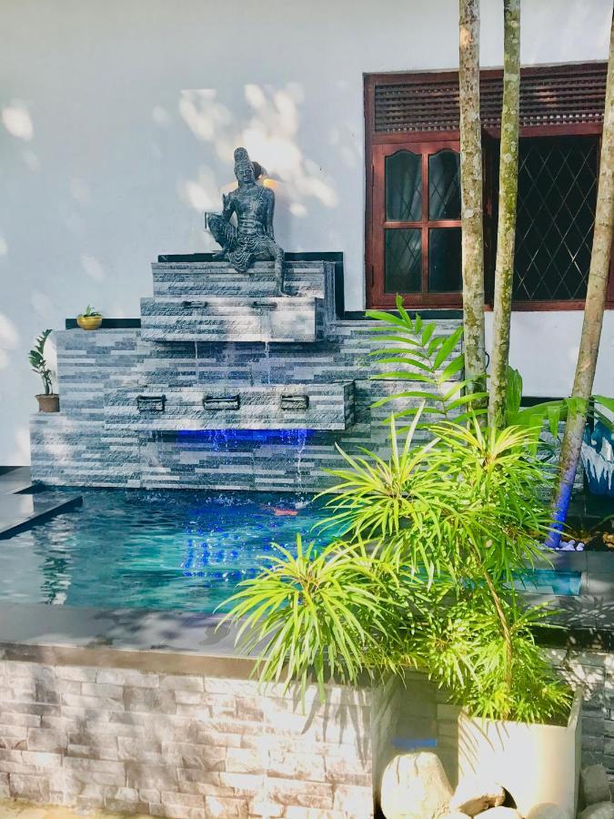 Hotel Travellers Halt Ratnapura Esterno foto