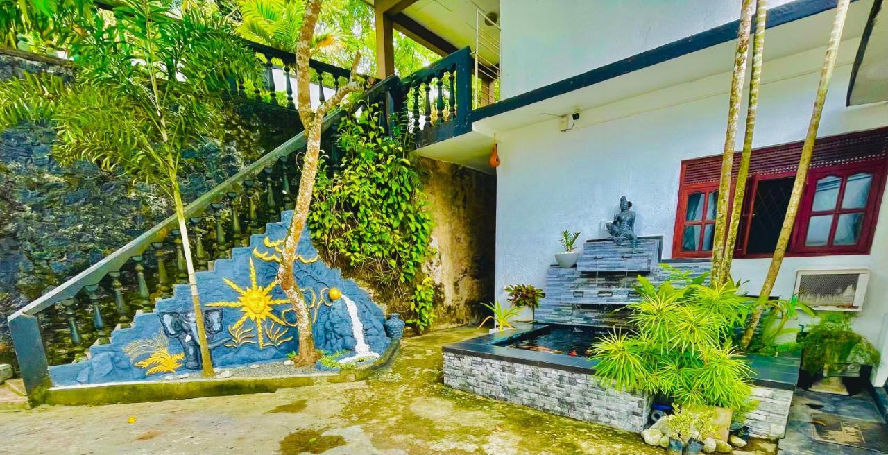 Hotel Travellers Halt Ratnapura Esterno foto