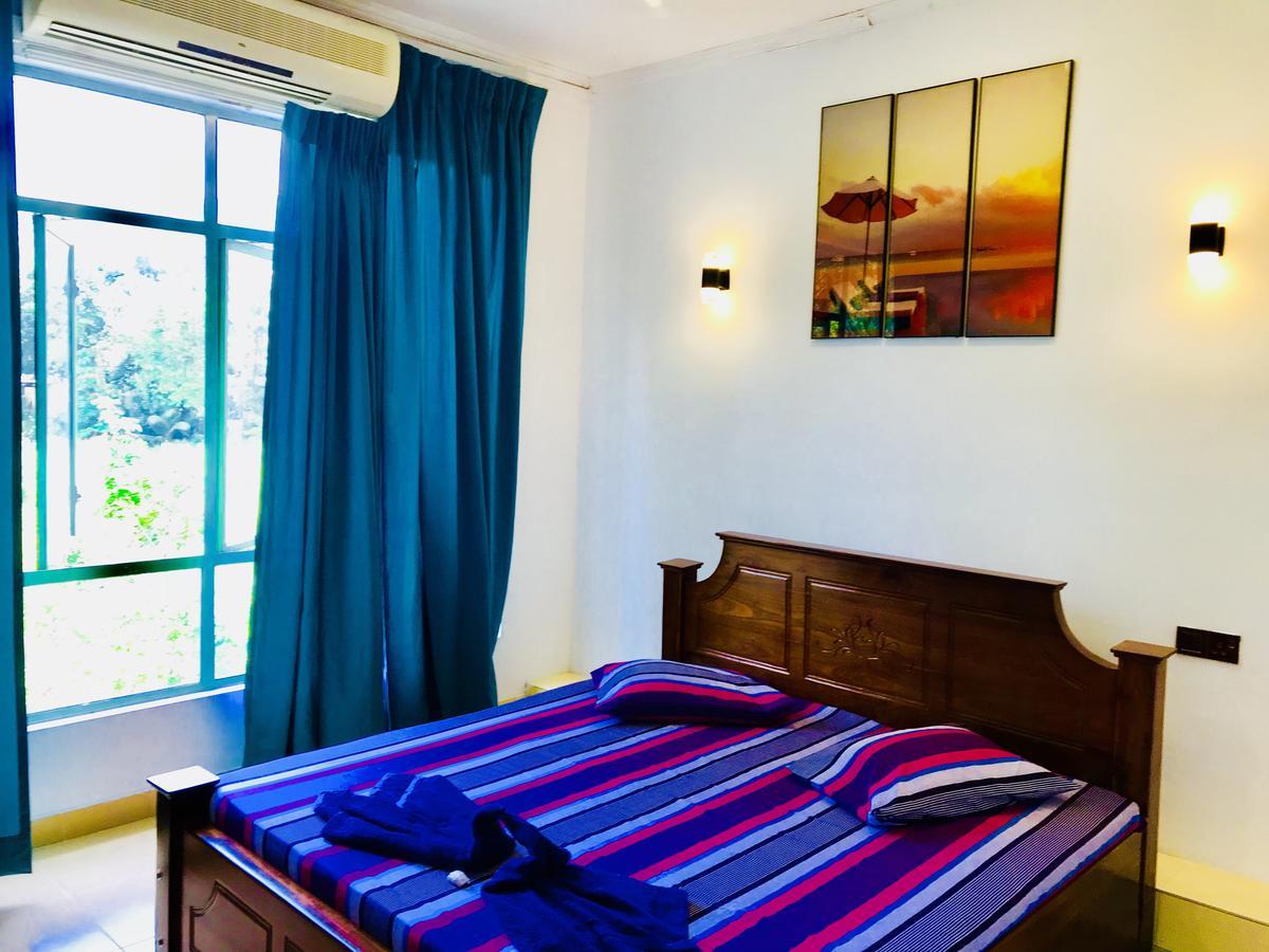 Hotel Travellers Halt Ratnapura Esterno foto