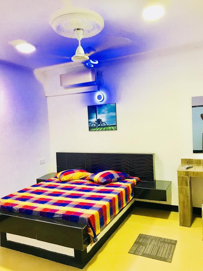 Hotel Travellers Halt Ratnapura Esterno foto