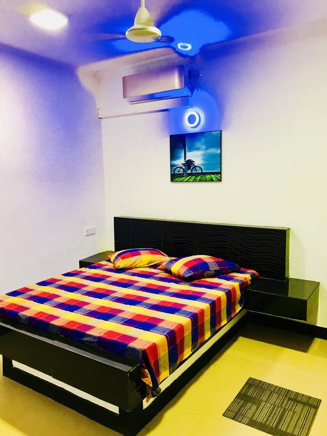 Hotel Travellers Halt Ratnapura Esterno foto