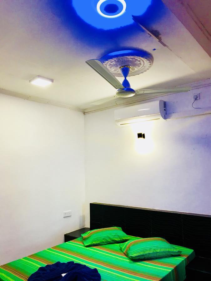 Hotel Travellers Halt Ratnapura Esterno foto