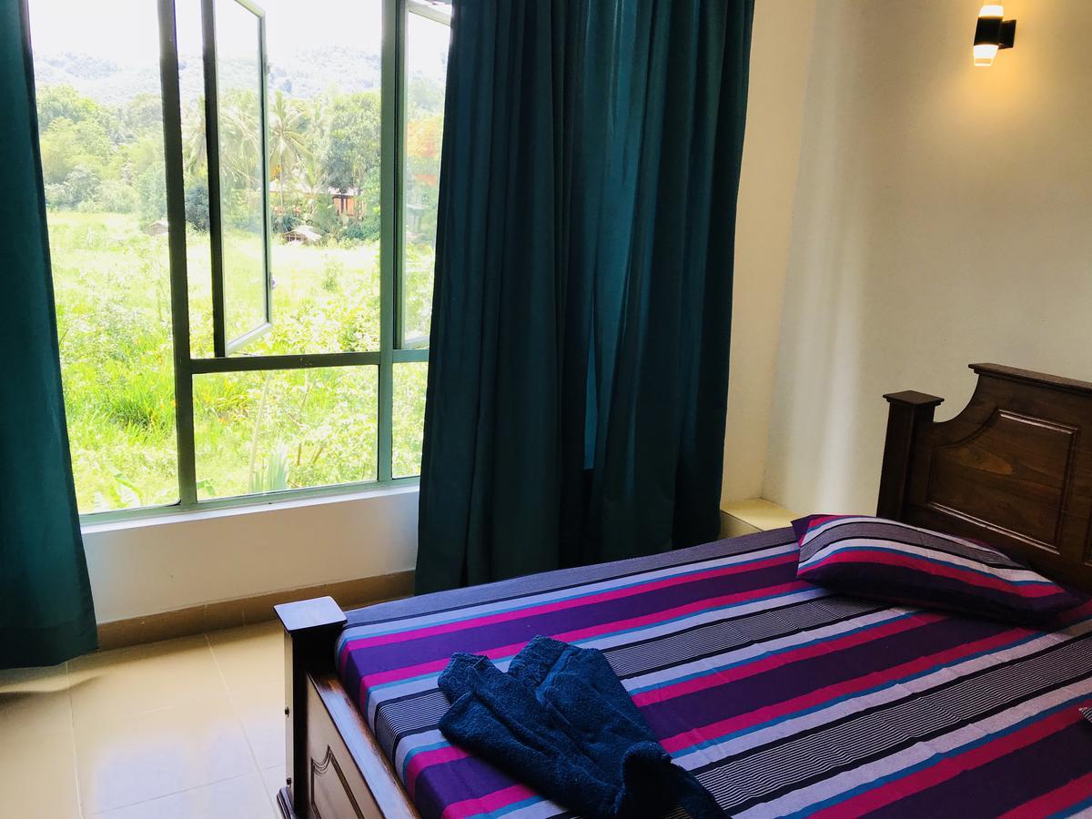 Hotel Travellers Halt Ratnapura Esterno foto