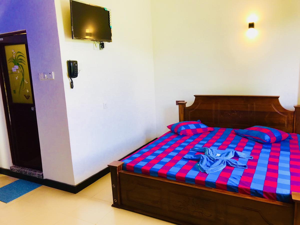 Hotel Travellers Halt Ratnapura Esterno foto