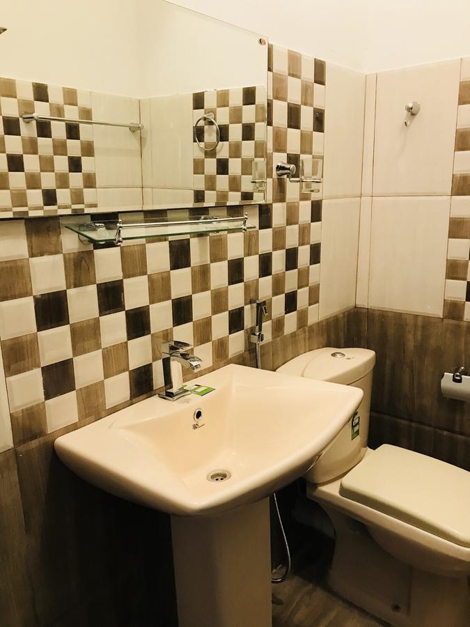 Hotel Travellers Halt Ratnapura Esterno foto