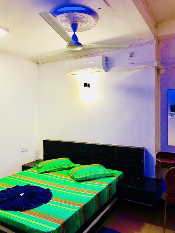 Hotel Travellers Halt Ratnapura Esterno foto
