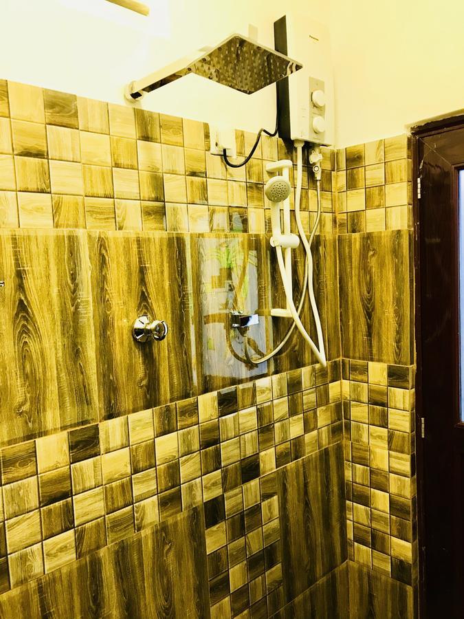 Hotel Travellers Halt Ratnapura Esterno foto