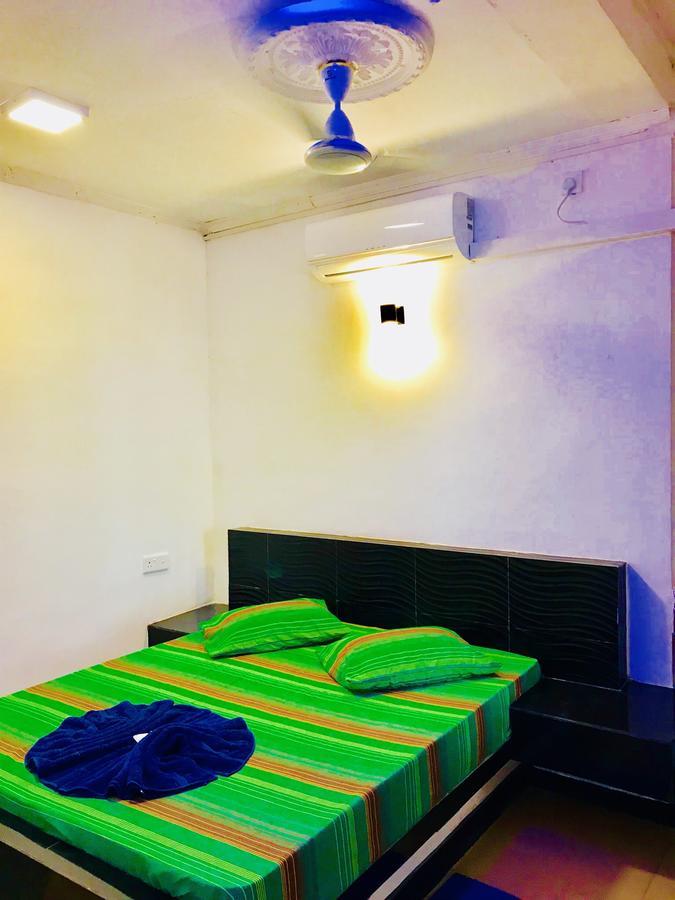 Hotel Travellers Halt Ratnapura Esterno foto