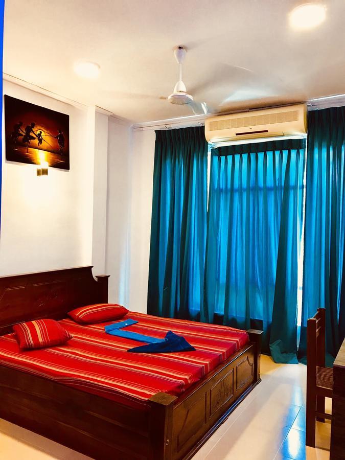 Hotel Travellers Halt Ratnapura Esterno foto