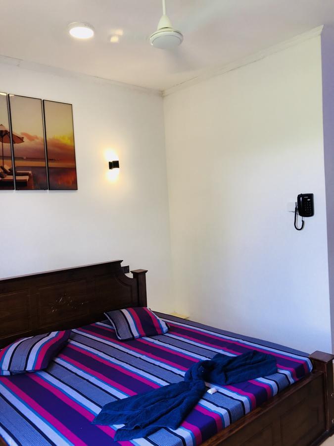 Hotel Travellers Halt Ratnapura Esterno foto