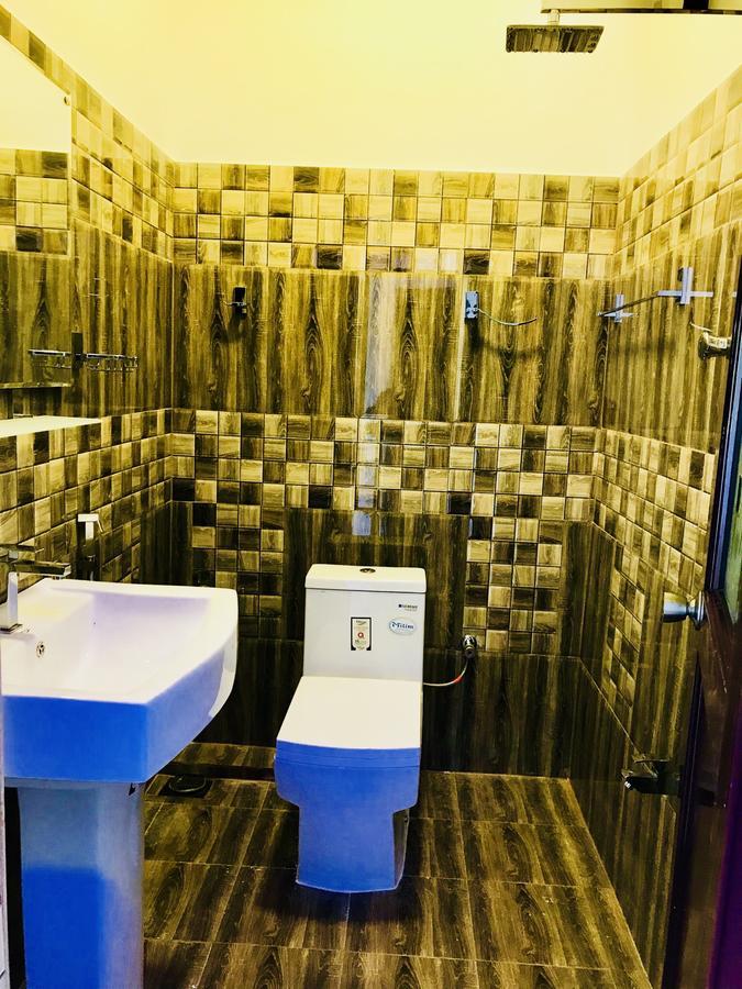 Hotel Travellers Halt Ratnapura Esterno foto
